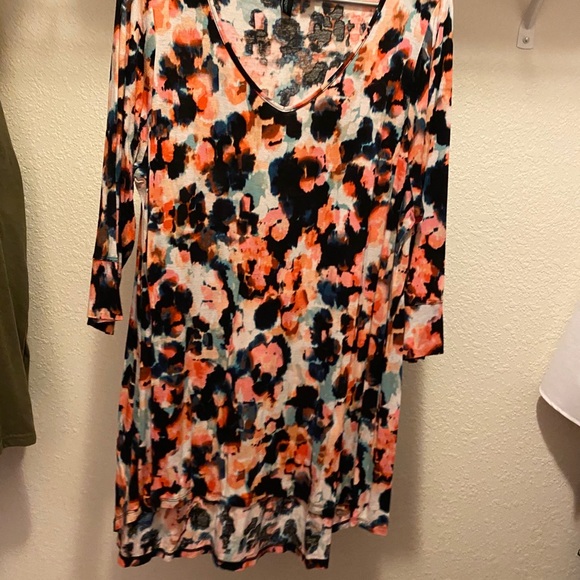 Vneck tunic - Picture 1 of 2